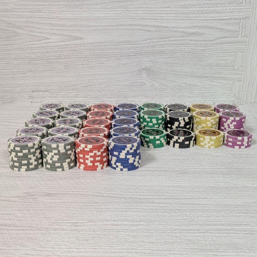 ULTIMATE POKER 300ピース アルティメットポーカーチップセット