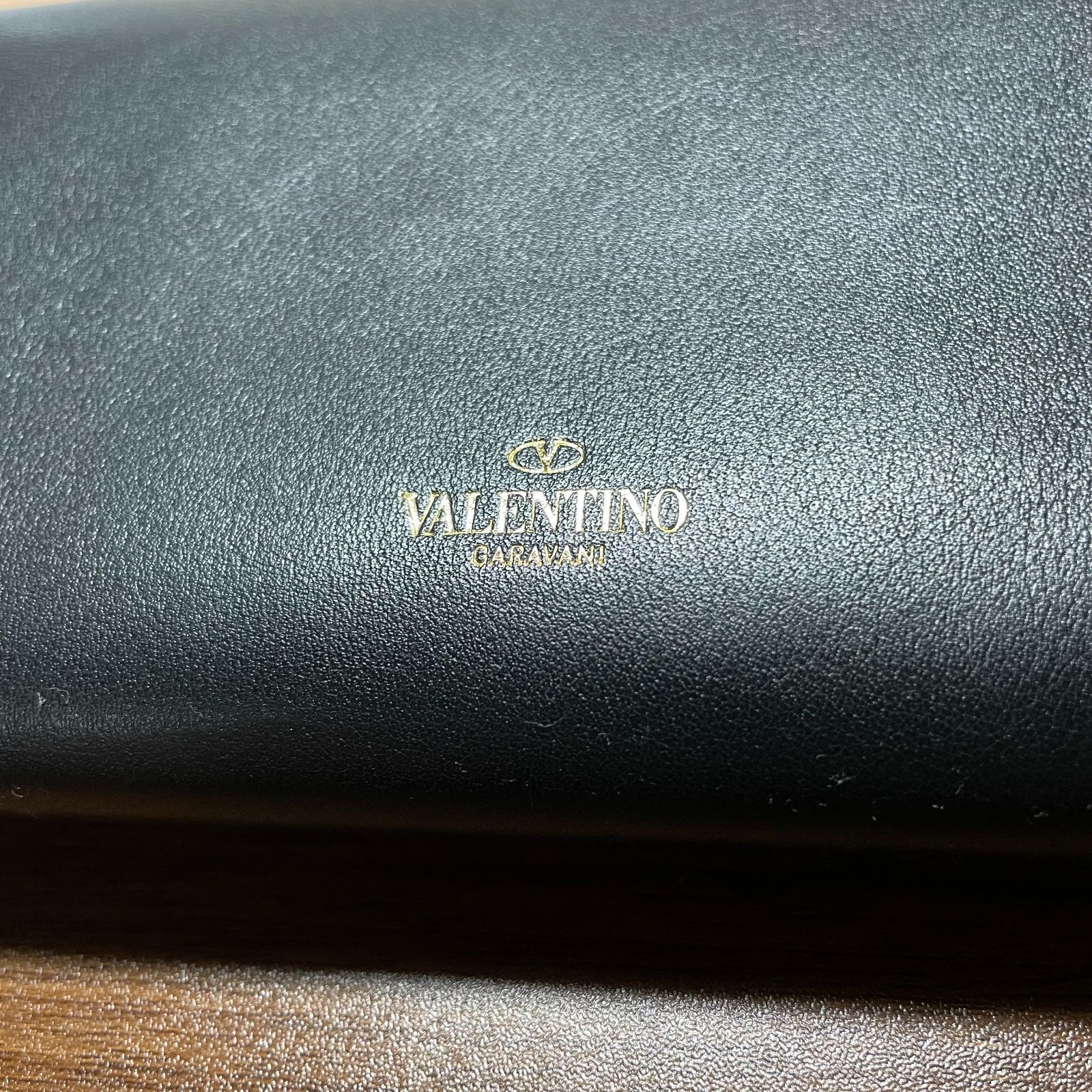 極美品】VALENTINO GARAVANI ロックスタッズ 長財布 ブラック - メルカリ