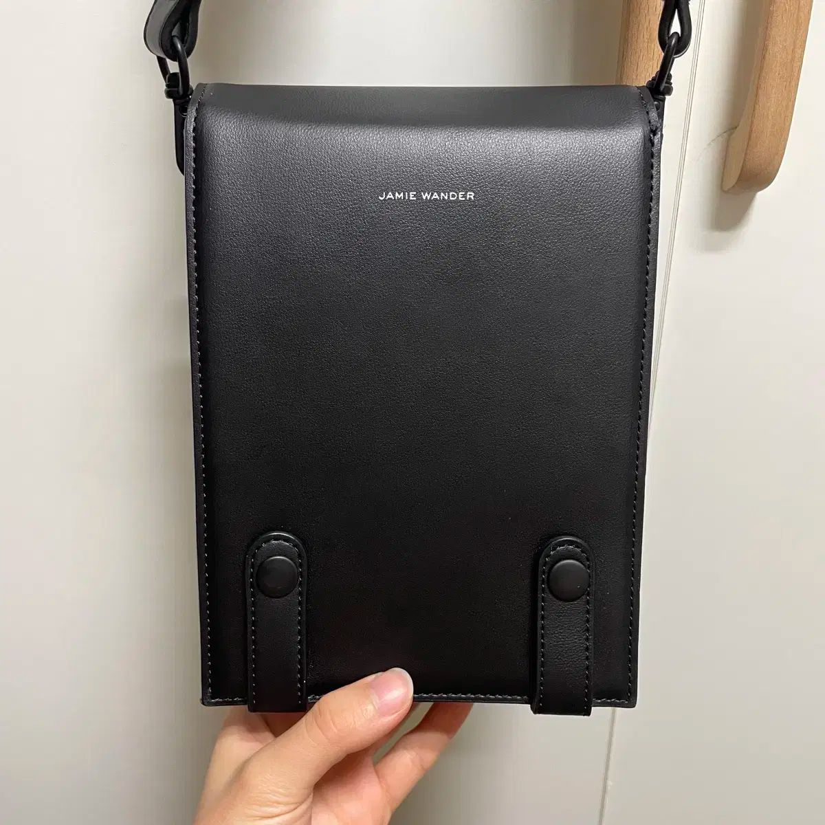 ジェイミィONEブラック クロスバッグ