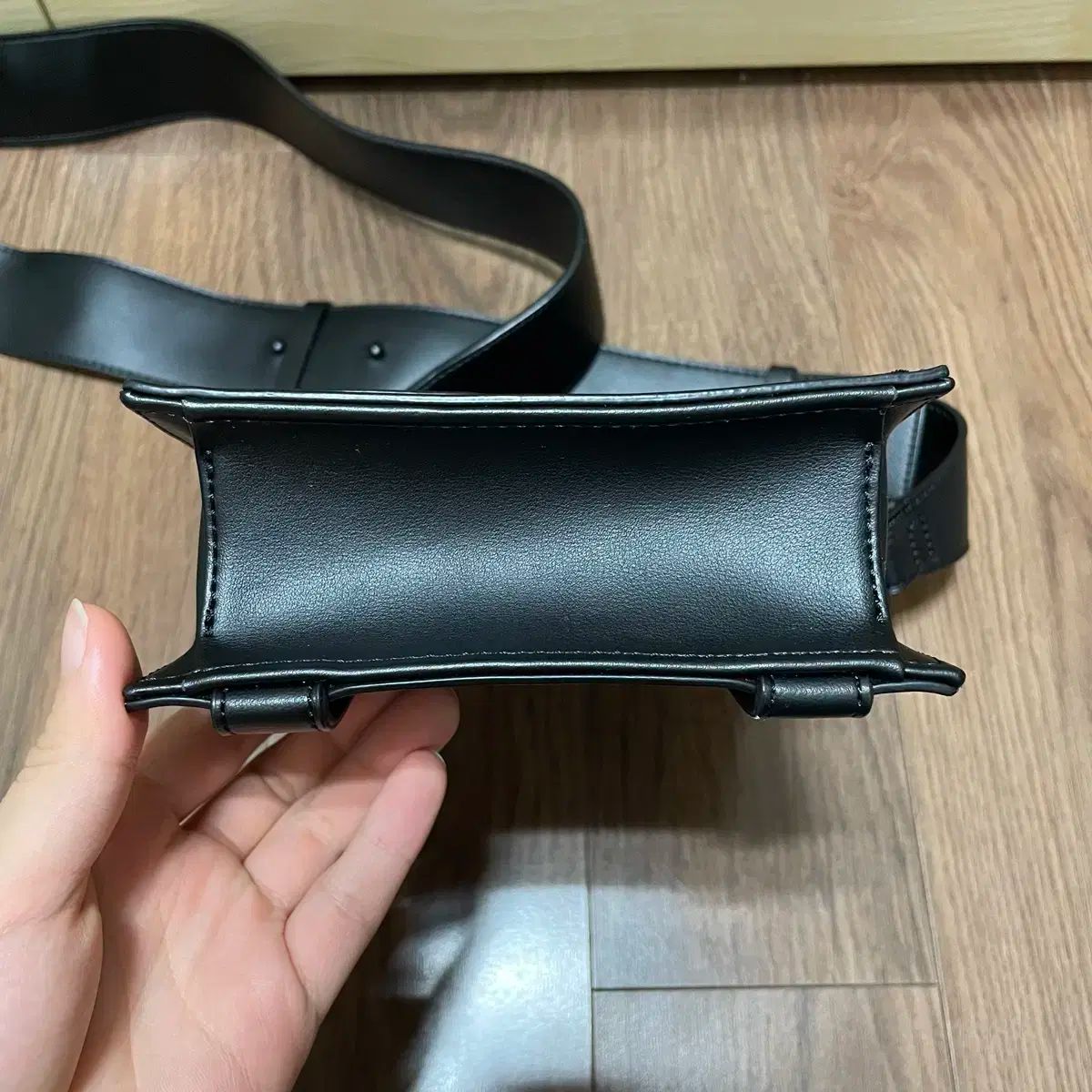 ジェイミィONEブラック クロスバッグ