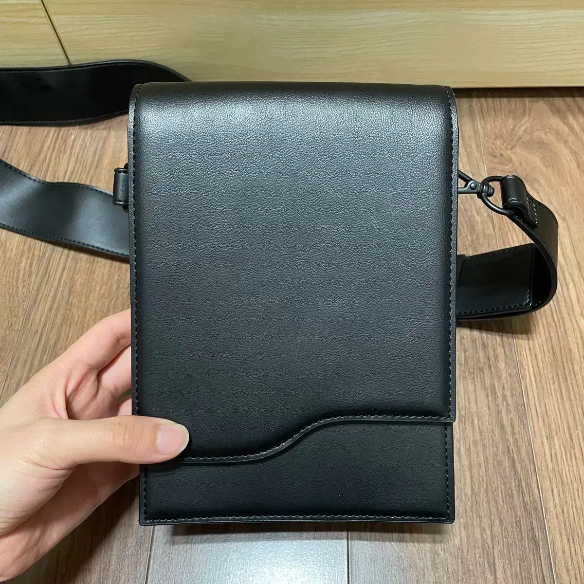 ジェイミィONEブラック クロスバッグ