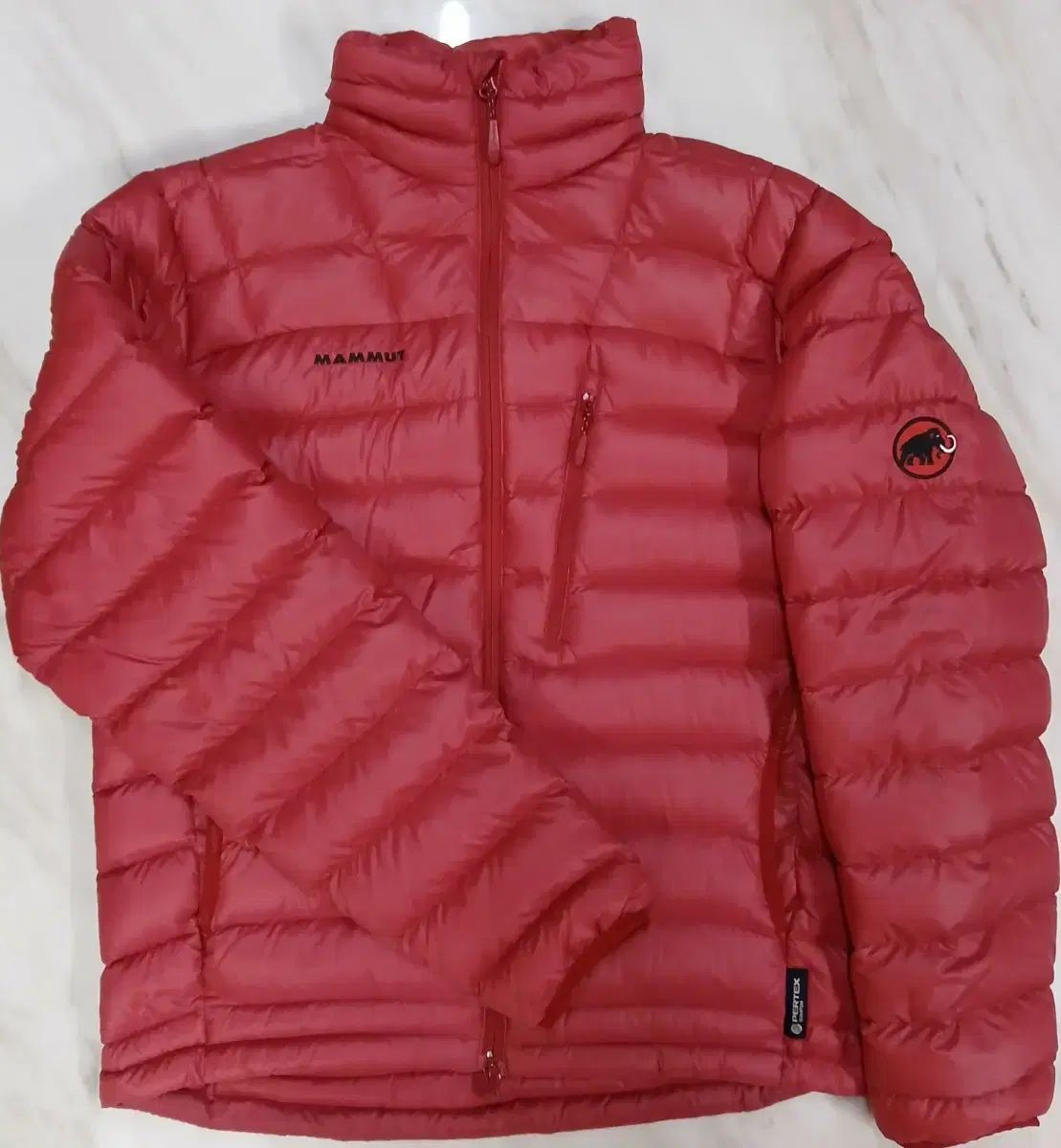 マムート ユニセックス 軽量ダウン M サイズ