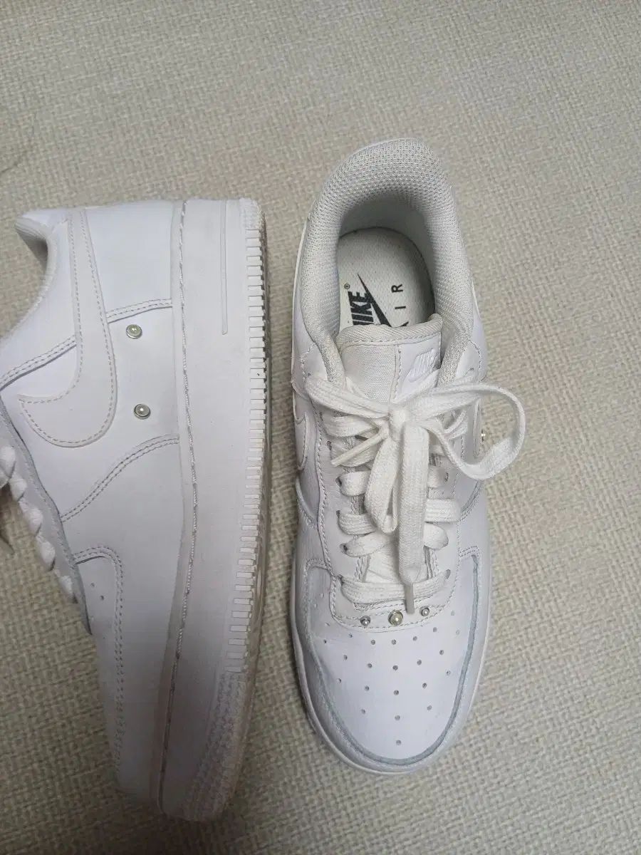 ナイキ エアフォース1 オールホワイト スニーカー