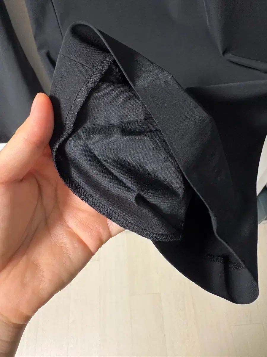 カーブシルエットパンツ