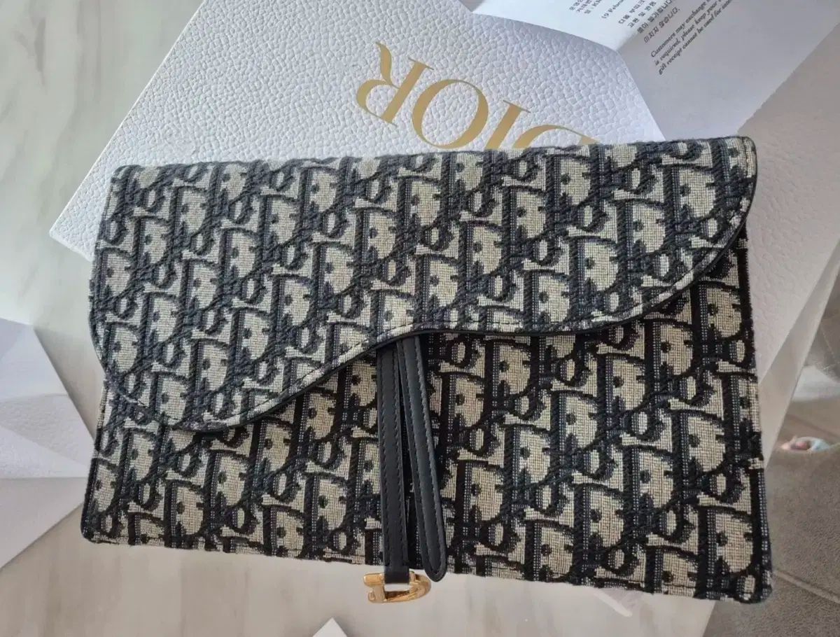 ディオール 新 サドル ポーチ クラッチバッグ ミディアム