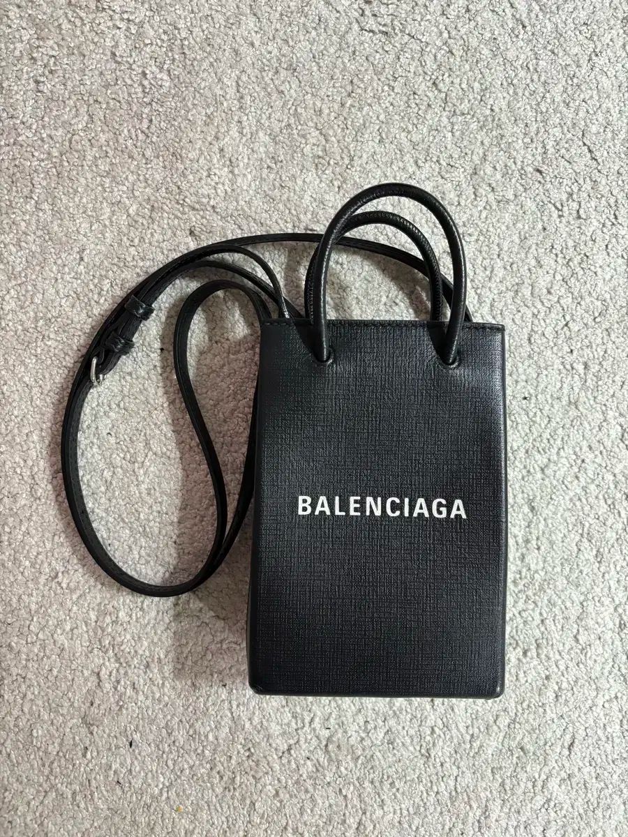 バレンシアガ 携帯ホルダーバッグ