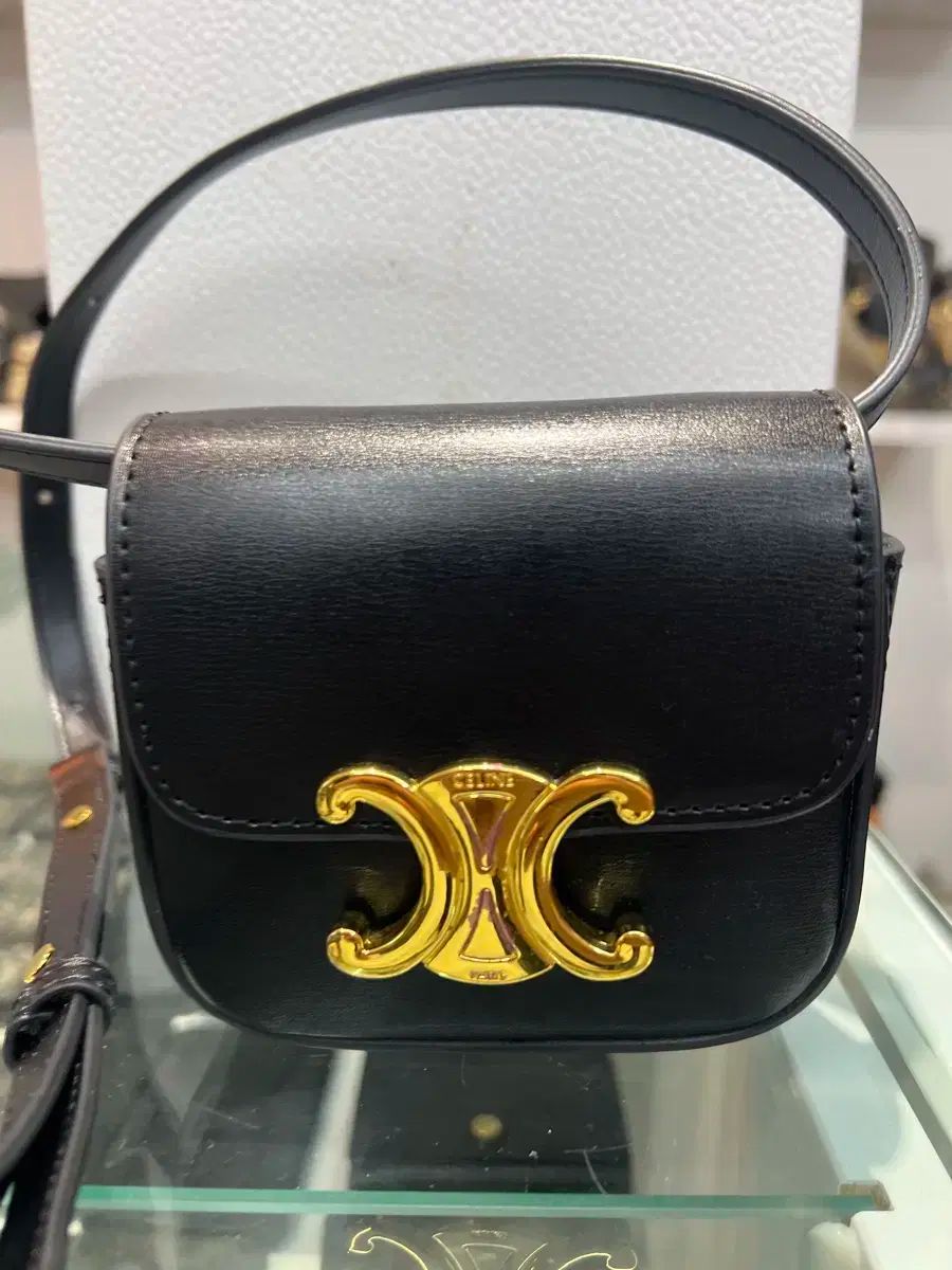 Celine セリーヌ ミニ クロード トリオンフ シャイニー カーフスキン ブラック