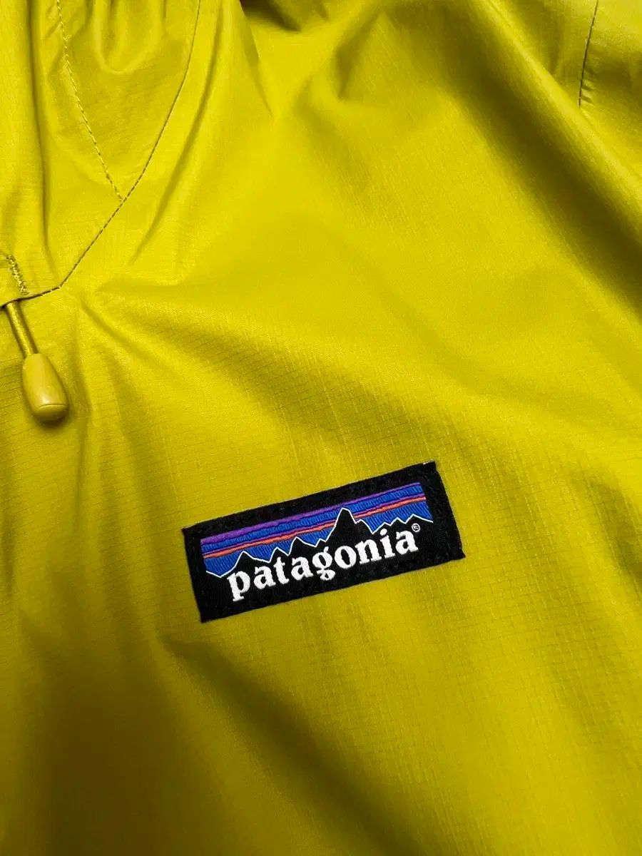 パタゴニア トゥーレン ウィンドブレーカー テキスト グリーン m