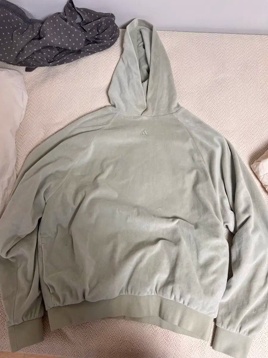 XL アディダス バスケットボール ツアーベルベット フーディー