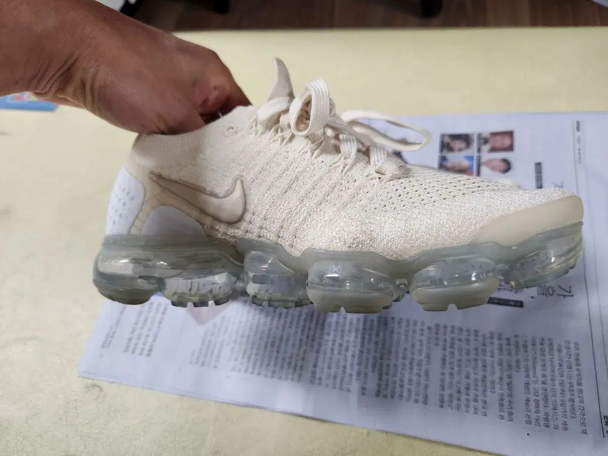  ナイキ エア ヴェイパーマックス フライニット 2 ライトクリーム ウィメンズ サイズ 240 その他 靴