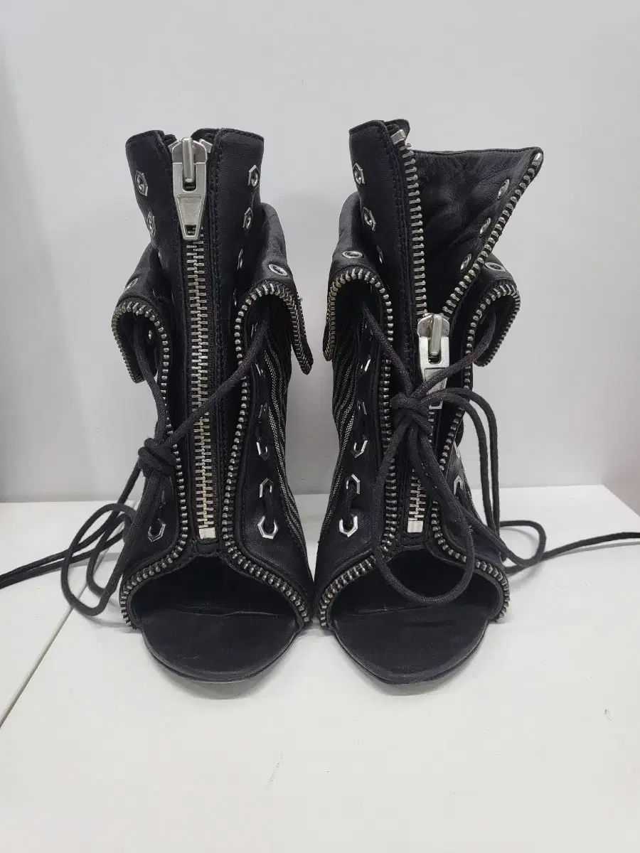 Alexander Wangブティ