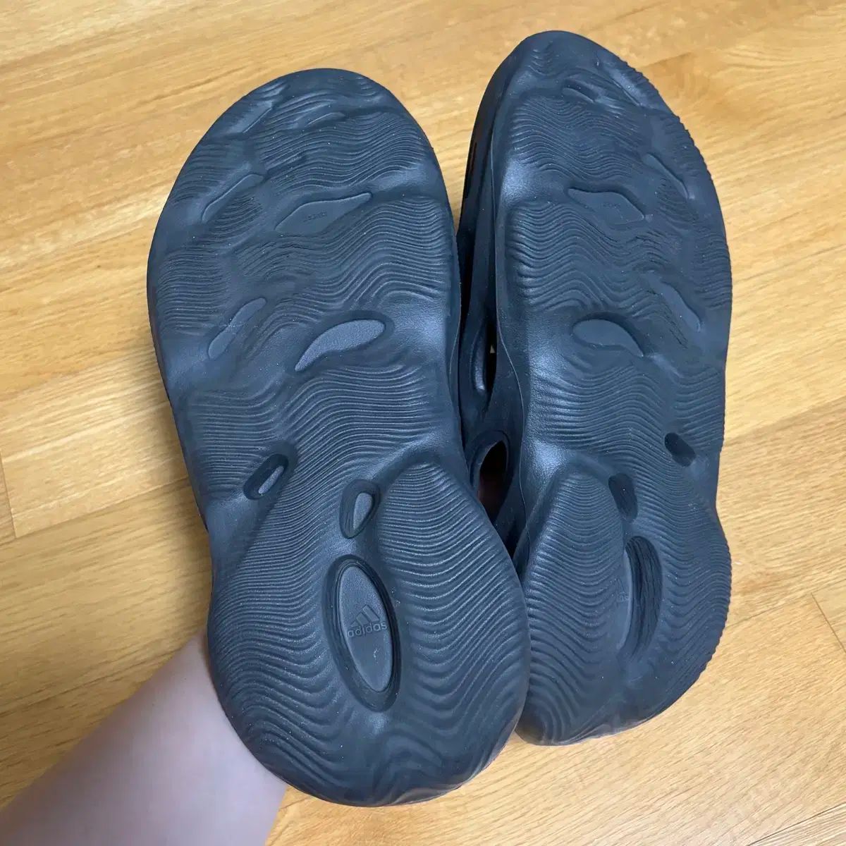 イージー フォームランナー ブラック 285