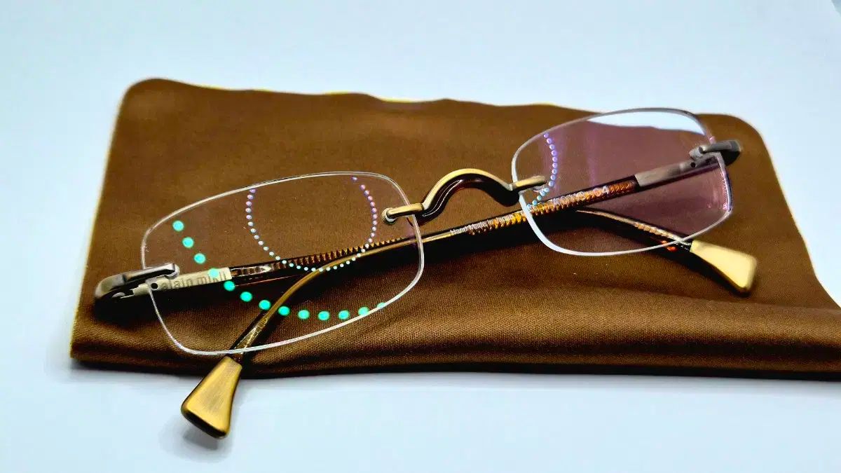 アランミクリ フチなし メガネ Alain mikli