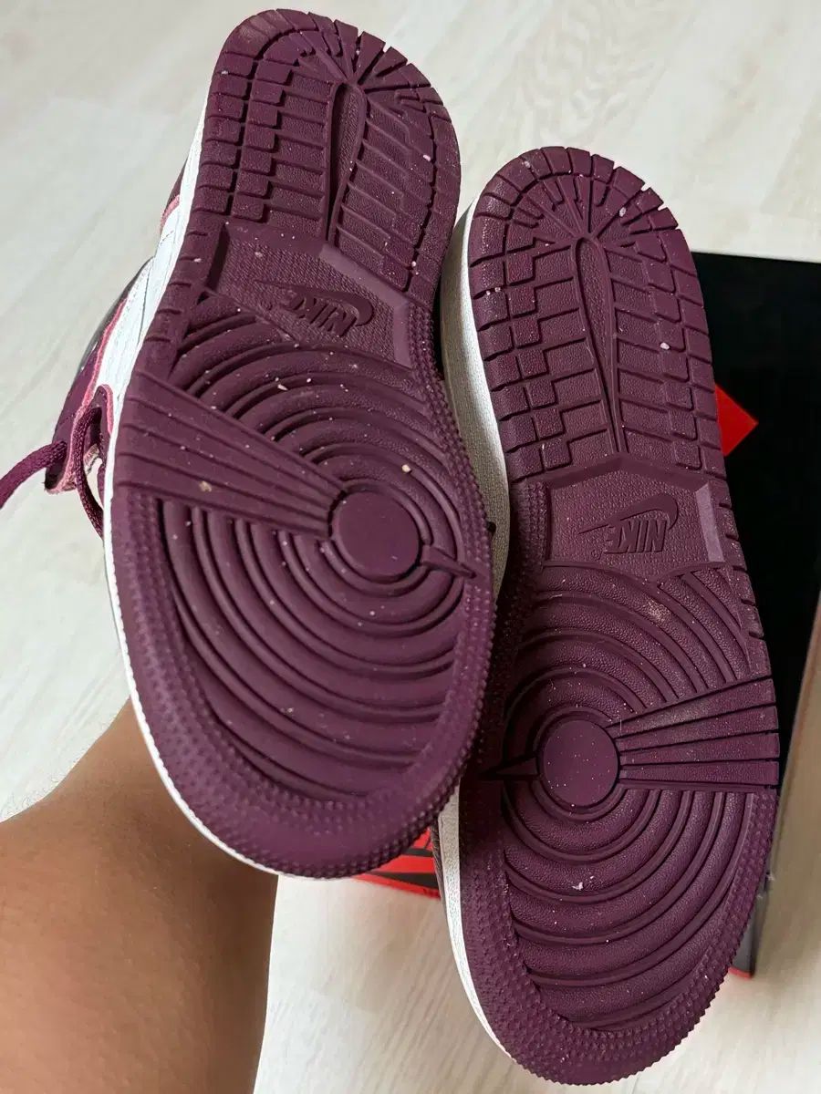  ナイキ エア ジョーダン1 OG GS ボルドー 225 シューズ(男性用) バスケットボール
