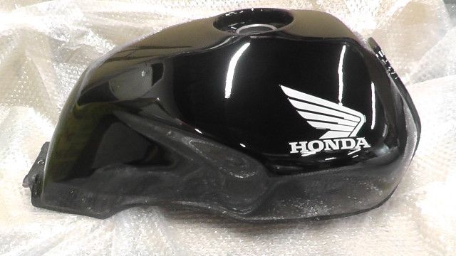 CB 400 SF Version R NC 31 の タンク