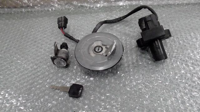 VTR 250 MC 33 1010 xxx の キーセット ヒビ