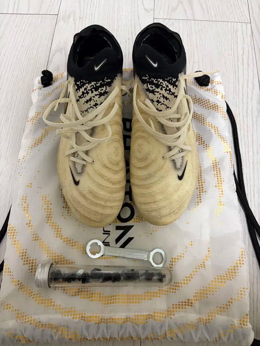 ナイキ ファントムGX2 エリート SG 275