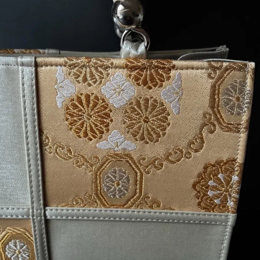 ベージュサテン