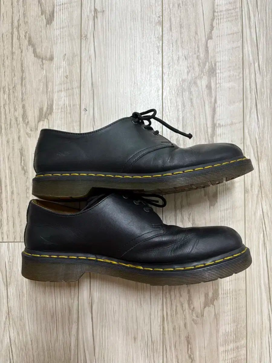 DR MARTENS