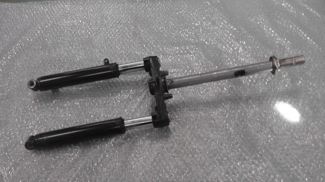 ビーノ４スト SA 26 J 321 の フロントフォーク