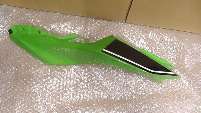 ニンジャ Ninja 250 ABS EX250L の シートカウル 左 傷:#1762484028