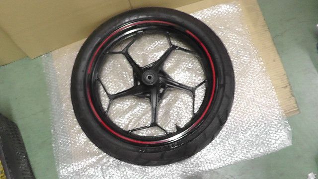 ニンジャ Ninja EX 250 L の フロントホイール タイヤ