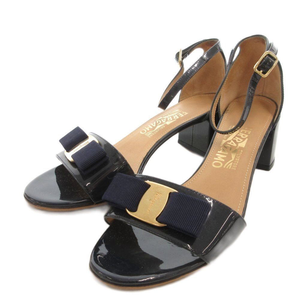 サルヴァトーレフェラガモ Salvatore Ferragamo ヴァラリボン サンダル エナメル ストラップ 6 5 黒 ブラック IBO 81 FF