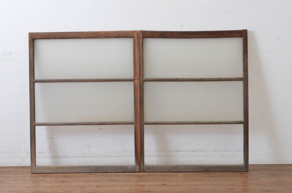 現状販売 横桟ガラス窓2枚セット アンティーク建具 引き戸 ガラス戸 4～7営業日前後で発送 修理加工希望の方3ヶ月程で発送 R-064994