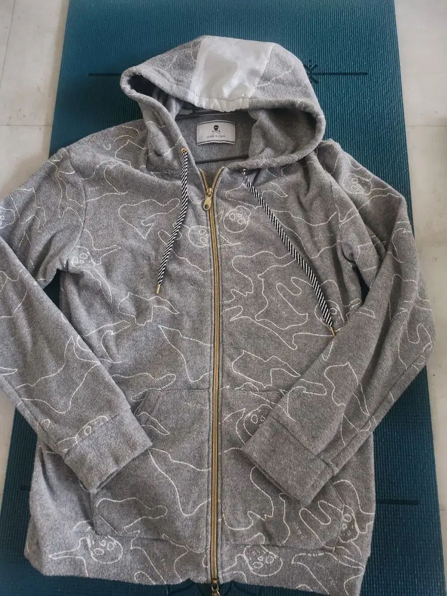 MARK - LONA マークアンドロナ グレー パータン ジップアップ