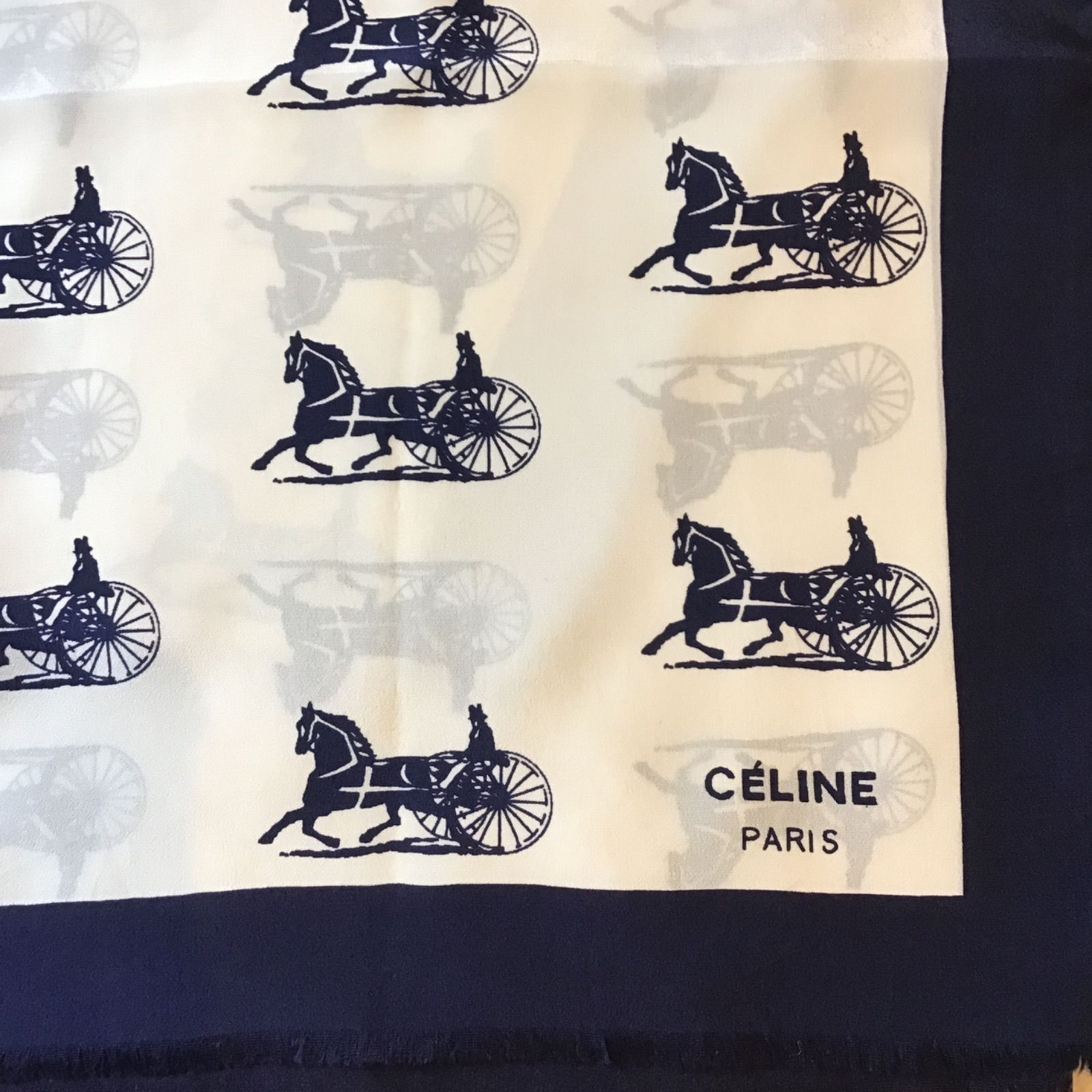 CELINE 馬車と馬のシルクスカーフ 美品 オールドCÉLINE 馬車と馬 ビンテージ シルクスカーフ セリーヌ