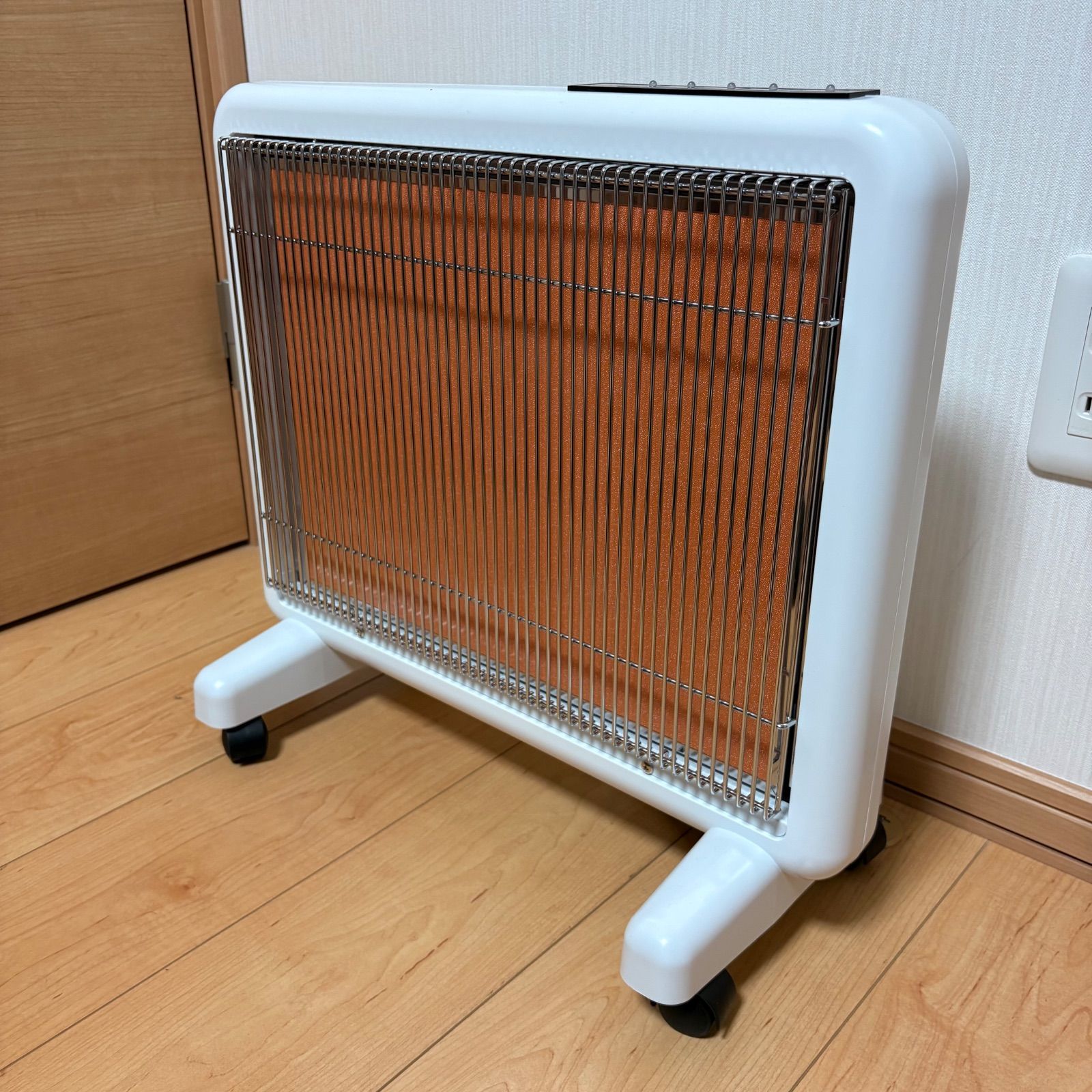 サンルミエ エクセラ7 N 700 L GR 遠赤外線暖房器 ホワイト