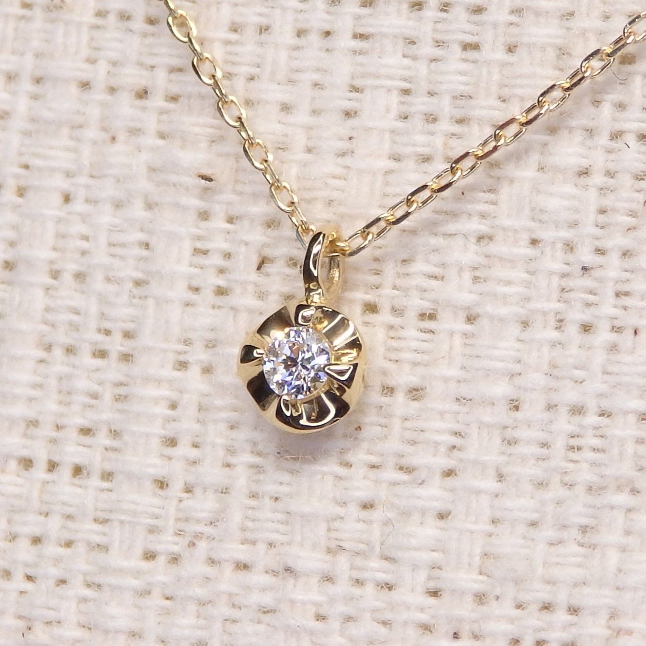 ダイヤモンド ネックレス チェーン付き Z 5703 0.03 ct ゴールドK 18 一粒石 丸