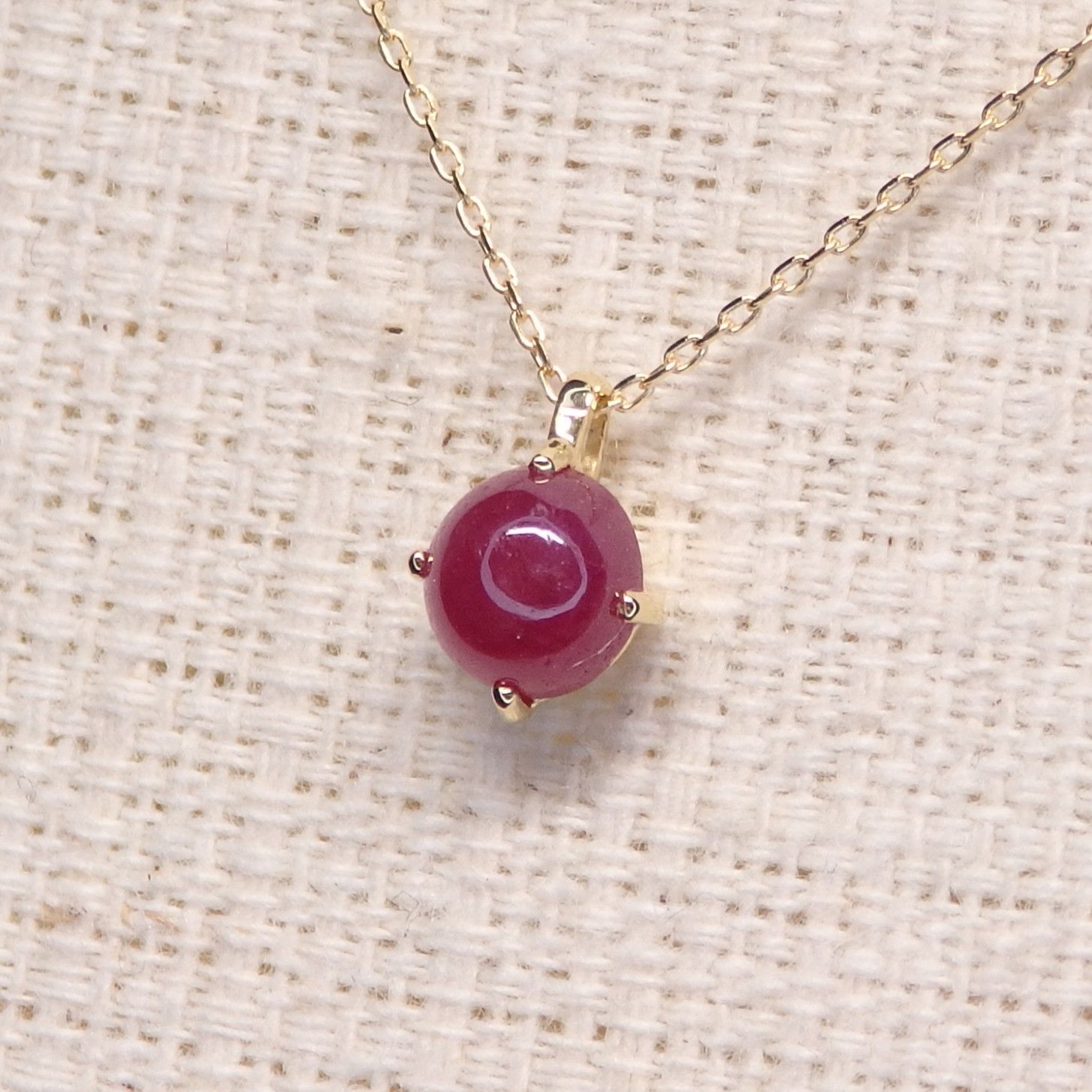 ルビー ネックレスチェーン付き Z 5343 0.851 ct ゴールドK 18 丸 カボション ソーティング付き