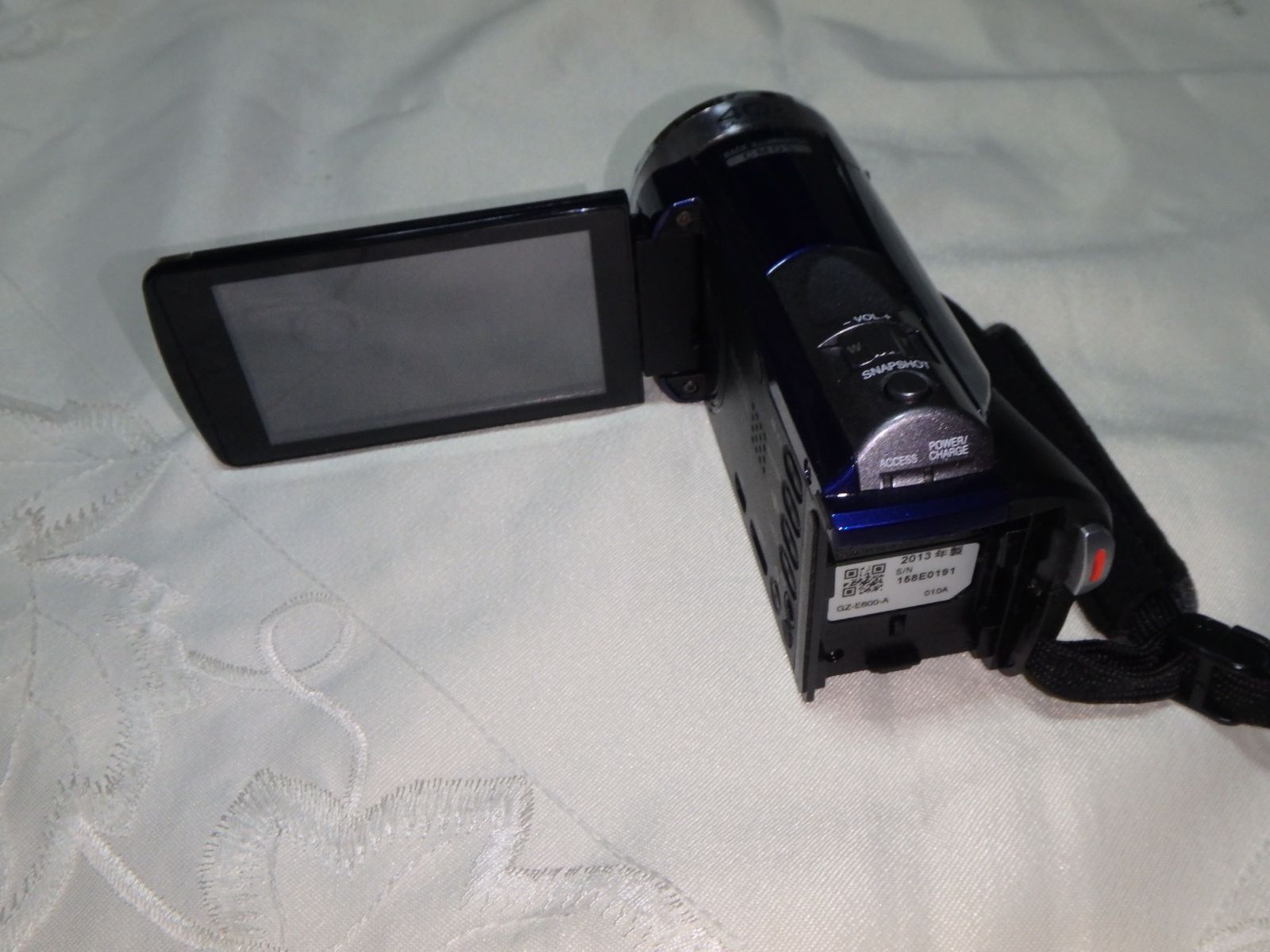 JVC GZ-E600 ビデオカメラ本体 付属品付き JVC GZ-E600 ビデオカメラ本体 付属品付き ビクター GZ-E600 エブリオ