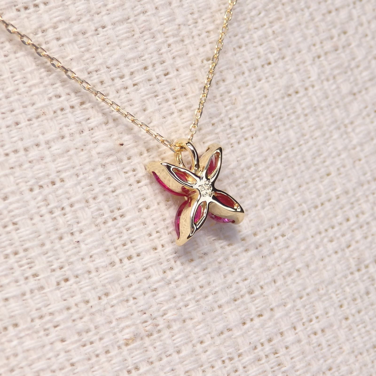 ルビー ネックレス