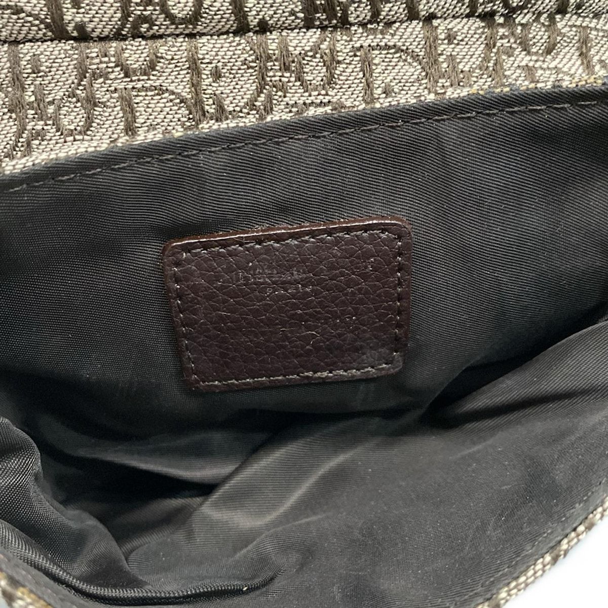 ベージュ×カーキ×マルチ