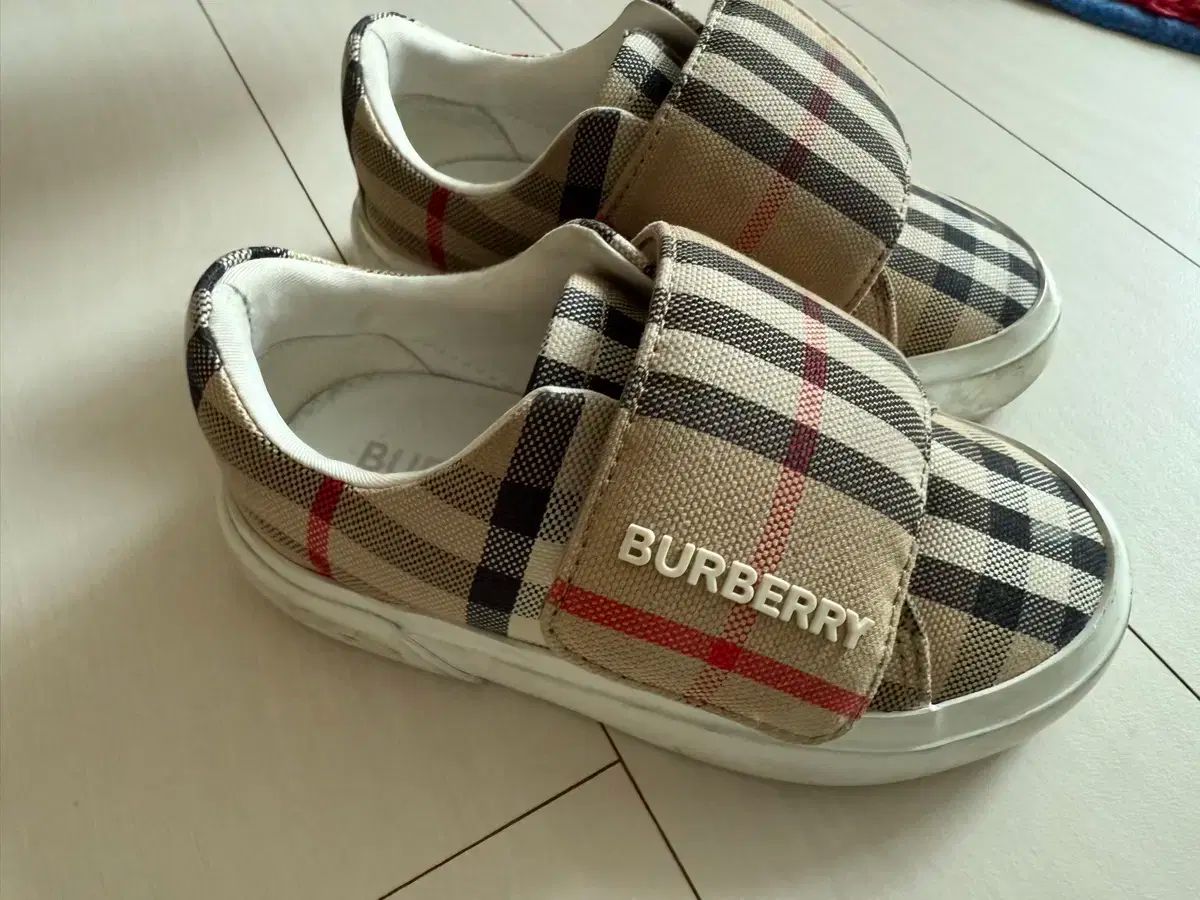  バーバリーキッズスニーカー その他 キッズシューズ