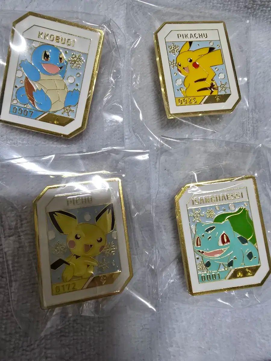 イサクトースト ポケモンバッジ 冬 4種 (フシギダネ、ゼニガメ