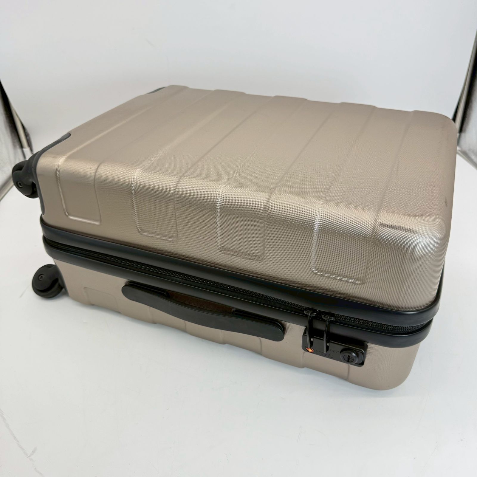 無印 バーを自由に調節できるハードキャリーケース