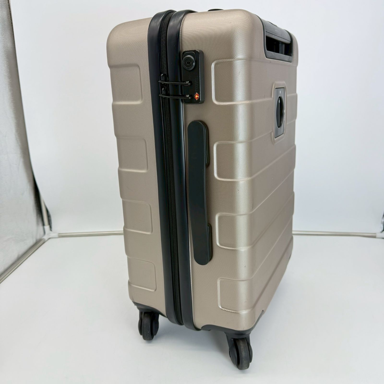 バーを自由に調節できるハードキャリーケース