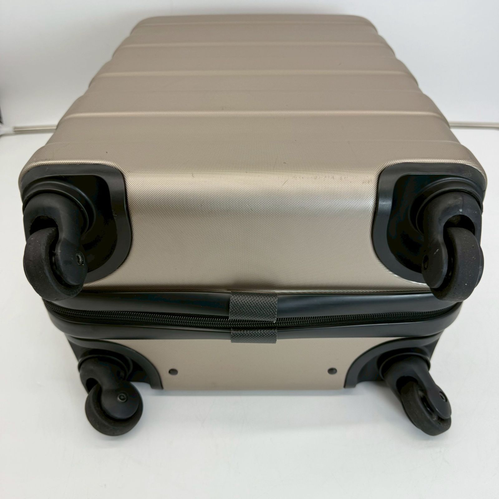 バーを自由に調節できるハードキャリーケース G3S-104