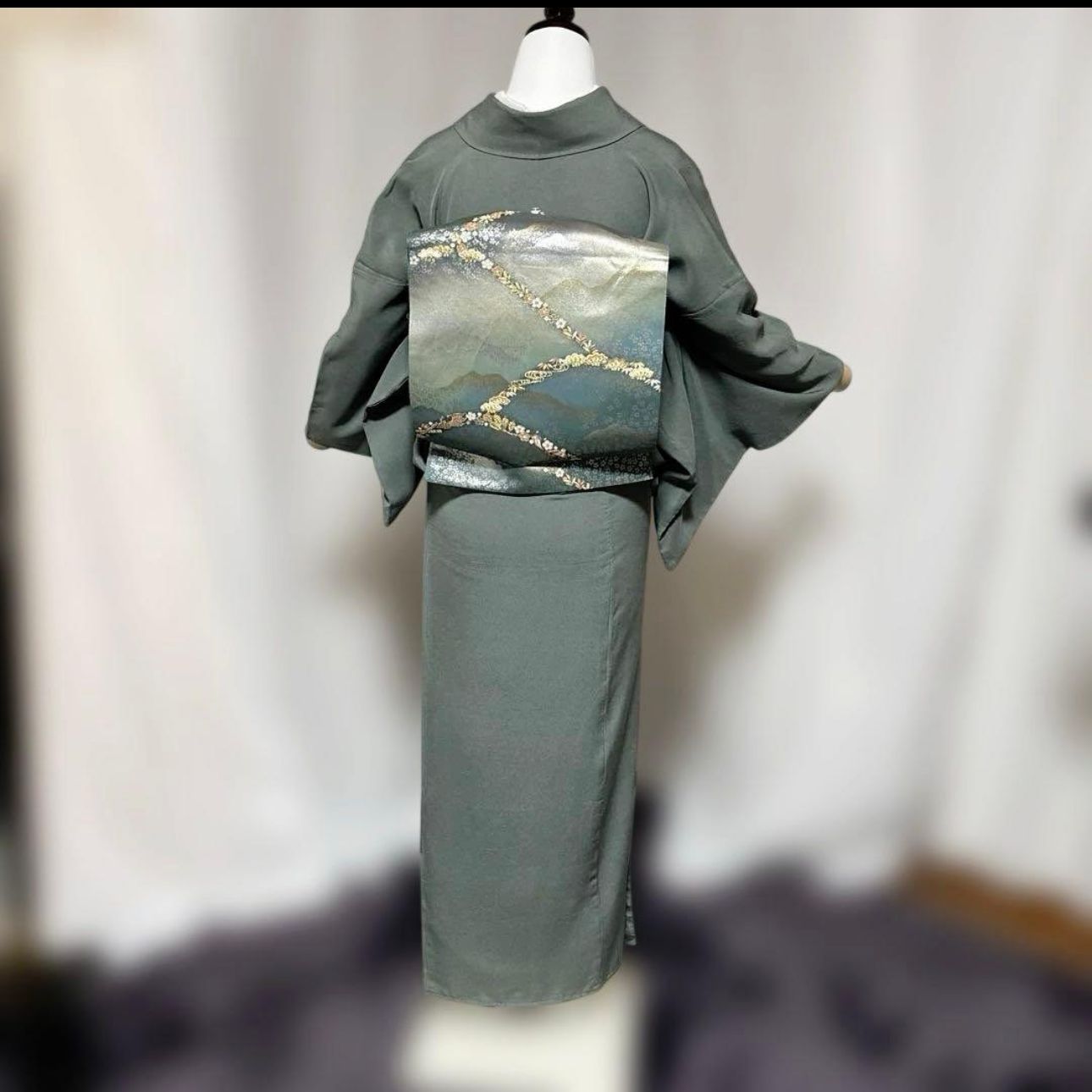  近い 袷 正絹 縮緬 色無地 フルセット 西陣唐織漆箔袋帯 Beautiful Silk Iromuji Kimono Full Set Nishijin Brocade Platinum Foil Obi 色無地 着物