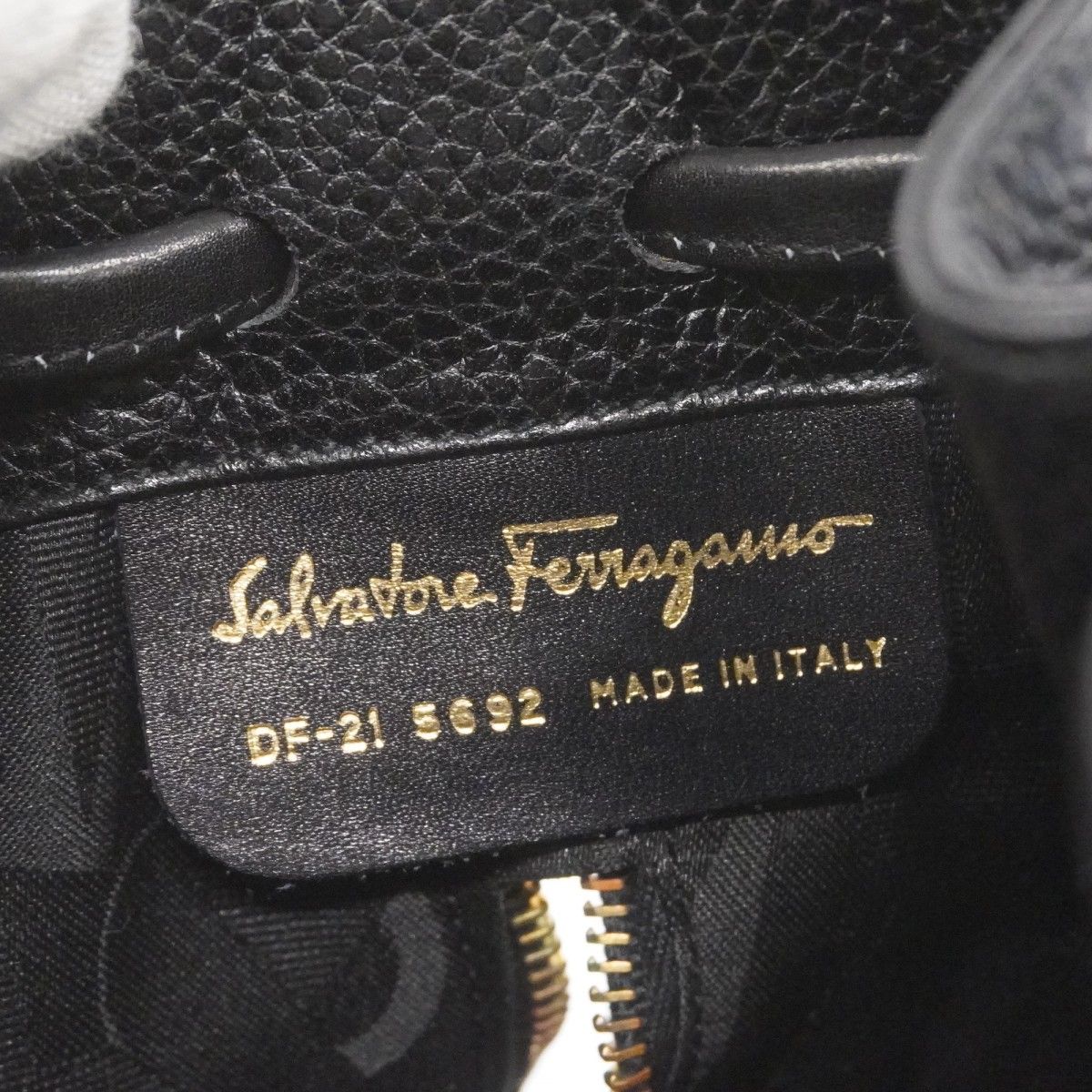 レザー ブラック