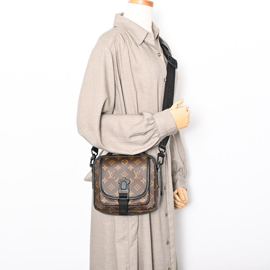LOUIS VUITTON ルイヴィトン ショルダーバッグ クエストメッセンジャー