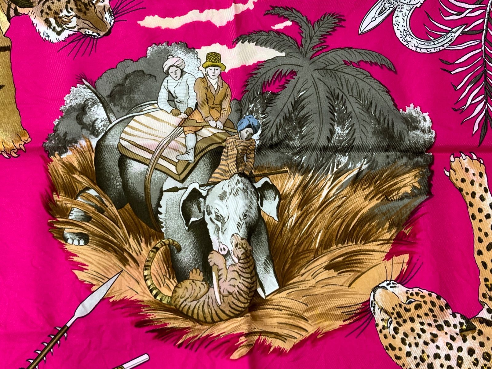 エルメス　Hermès　カレ90　スカーフ　Belle Chasse 素敵な狩猟 エルメス シルク スカーフ カレ90 Belle Chasse 素敵な狩猟 - メルカリ