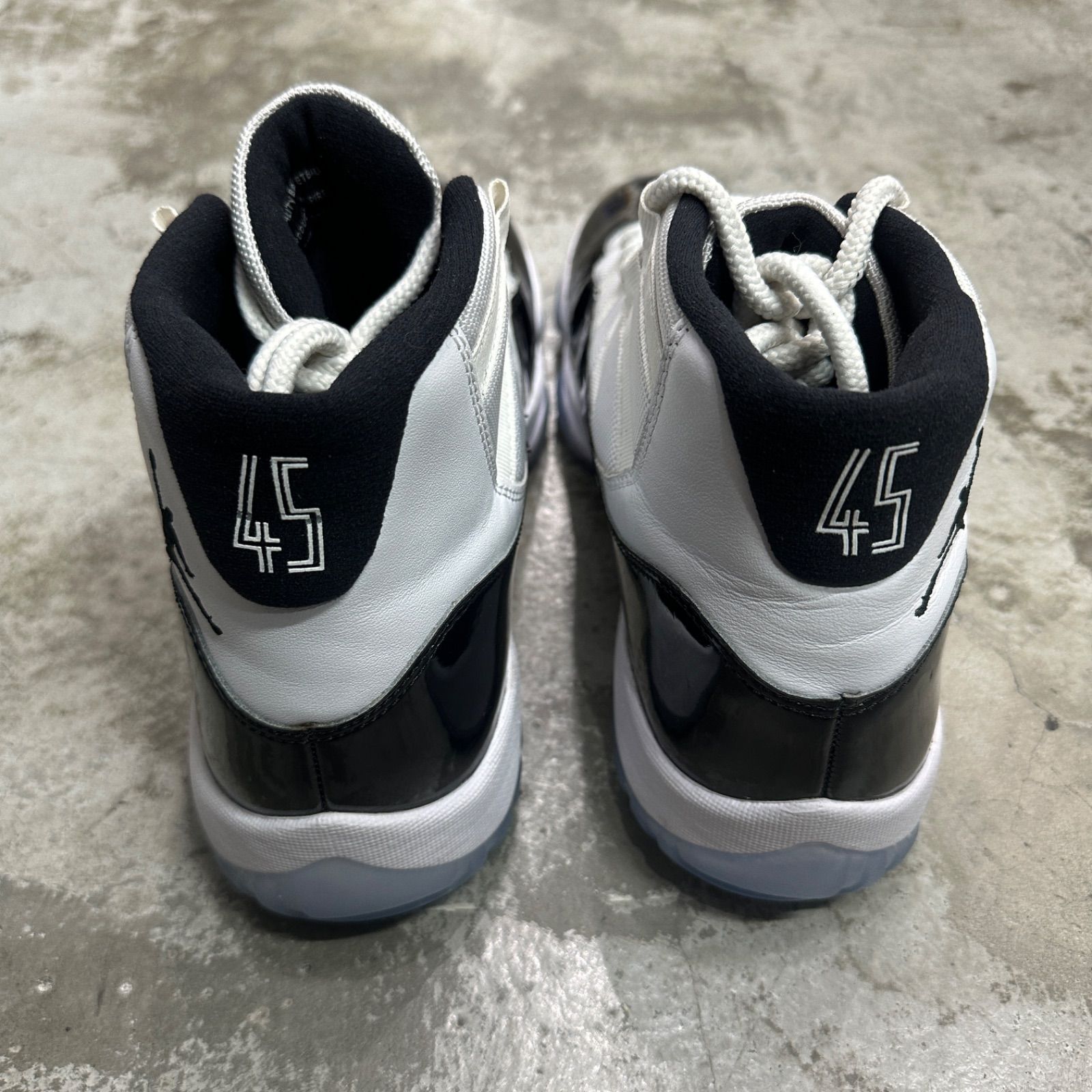 NIKE Air Jordan 11 Retro 