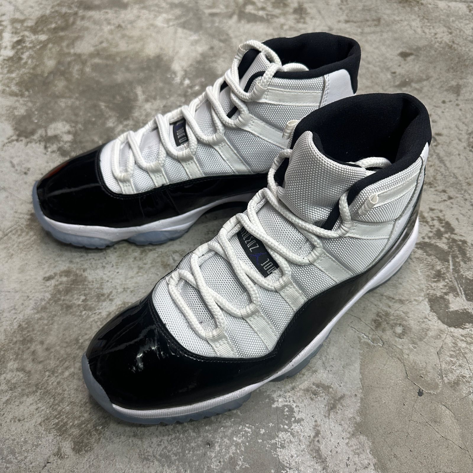 NIKE Air Jordan 11 Retro 