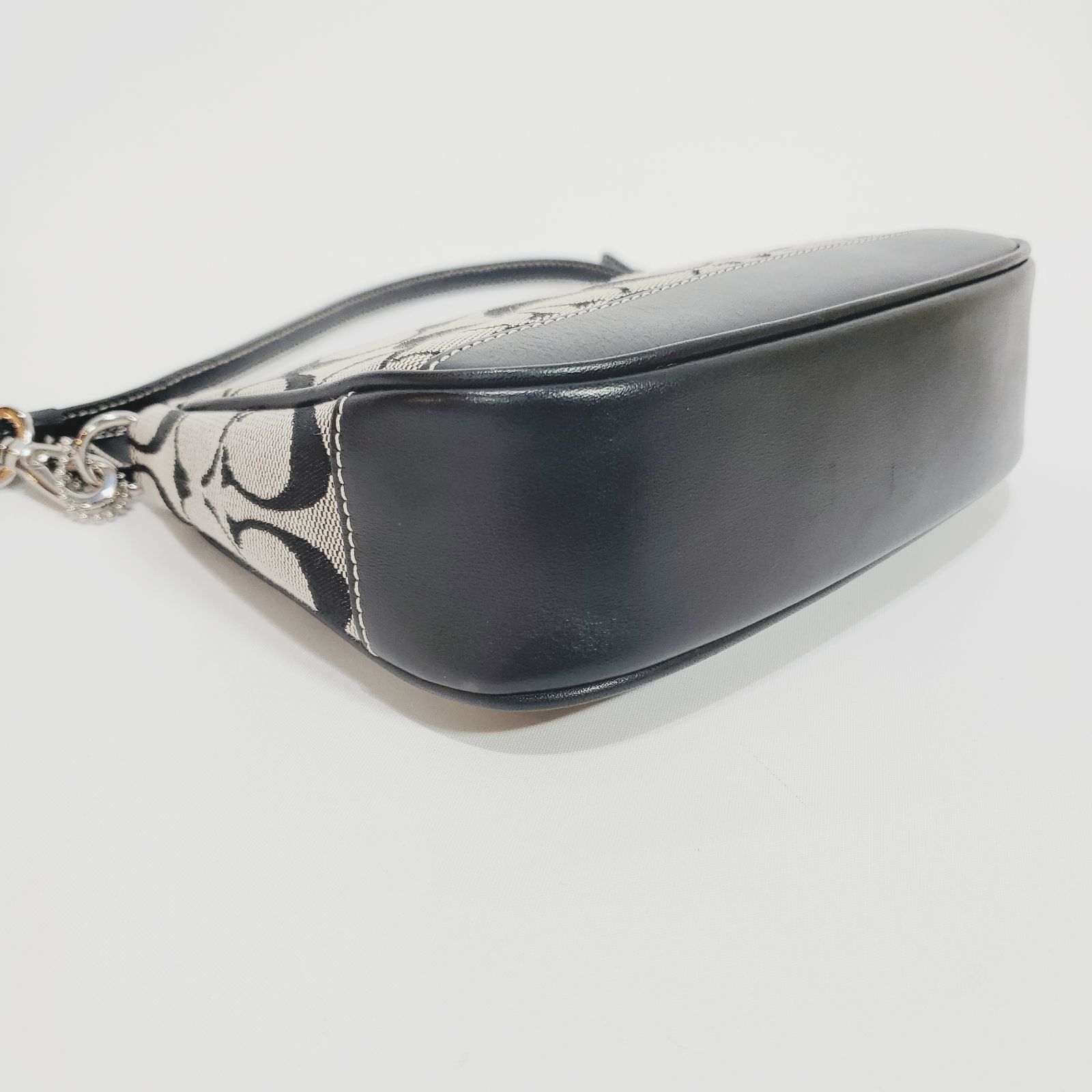 超美品【COACH】コーチ アクセサリーポーチ シグネチャー柄 ブラック