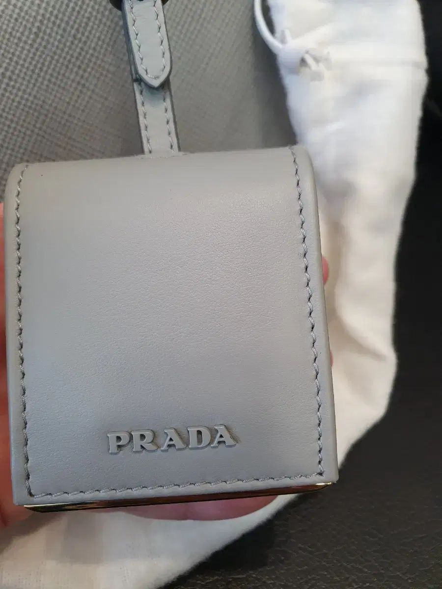 プラダ サフィアーノ