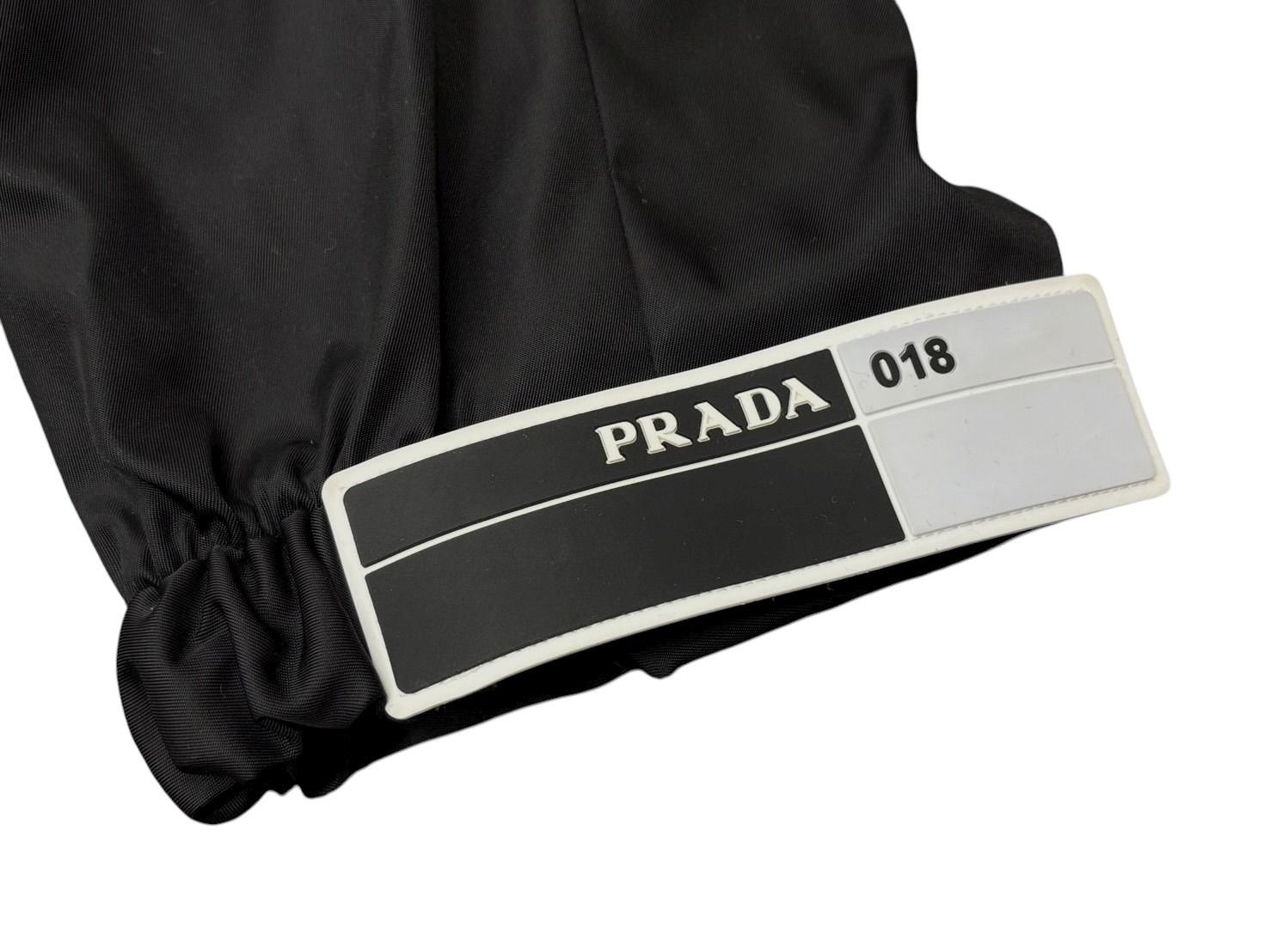 【未使用】PRADAナイロンパンツ PRADA - 美品 プラダ PRADA パンツ ロングパンツ ナイロンパンツ 裏